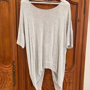 Women’s paper crane heather’s light gray t shirt, twist back, used, size M